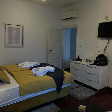 Sofia - Old Town Quiet Oasis With Free Parking *