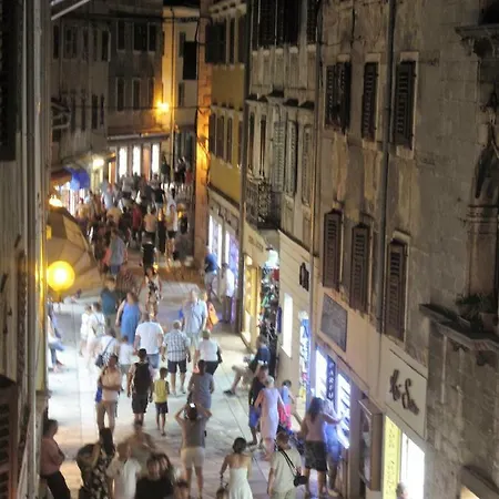 Sofia - Old Town Quiet Oasis With Free Parking Daire
