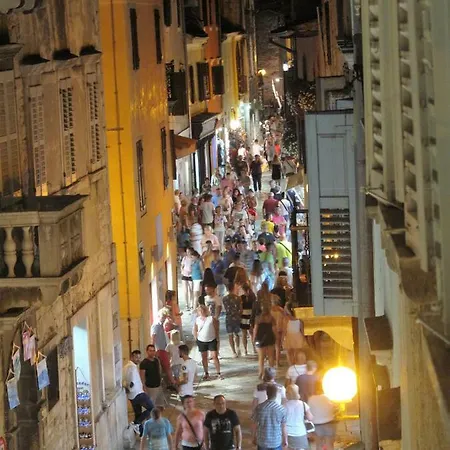 Sofia - Old Town Quiet Oasis With Free Parking Daire